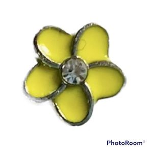 🌼 (4/$20) - YELLOW FLOWER CHARM 🌼